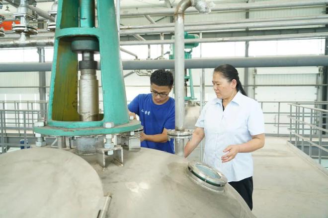 甄曰菊 从企业决策者到科技工作者的华丽转身，点亮生物基材料的绿色未来